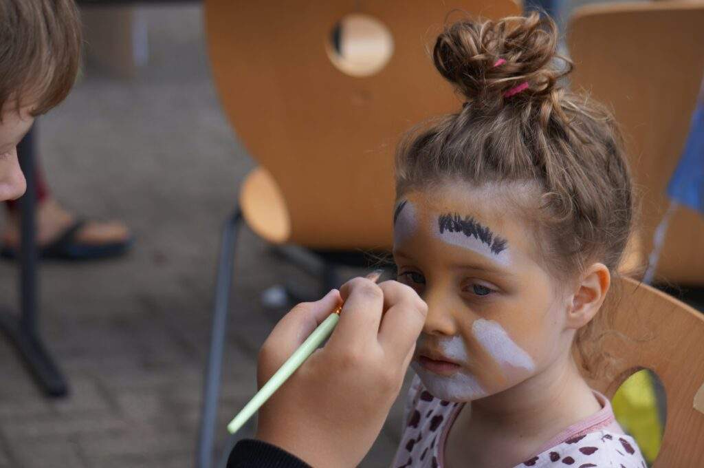 sommerfest-2025-igs-friesland-sued, Kinderschminken